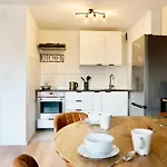 Lounge Mit Privatem Stellplatz Fuer Bis Zu 4 Personen - Stadtnah Apartment *