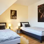 Apartment Lounge Mit Privatem Stellplatz Fuer Bis Zu 4 Personen - Stadtnah