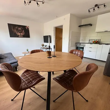 Lounge Mit Privatem Stellplatz Fuer Bis Zu 4 Personen - Stadtnah