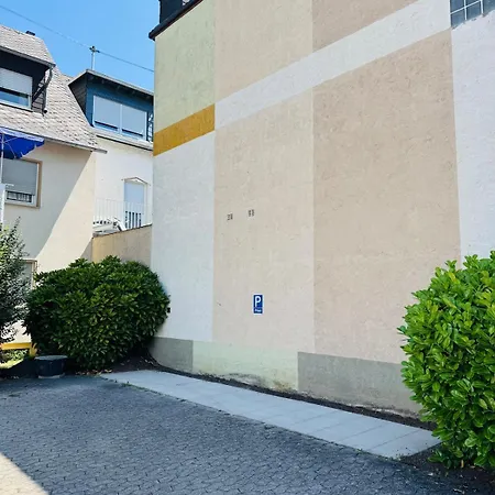 Lounge Mit Privatem Stellplatz Fuer Bis Zu 4 Personen - Stadtnah Appartement