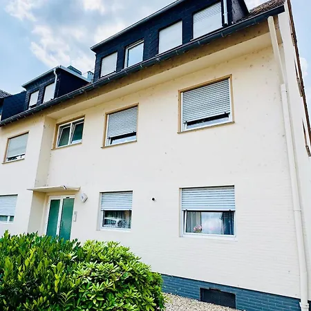 Lounge Mit Privatem Stellplatz Fuer Bis Zu 4 Personen - Stadtnah Appartement
