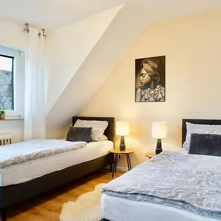 Lounge Mit Privatem Stellplatz Fuer Bis Zu 4 Personen - Stadtnah Apartment