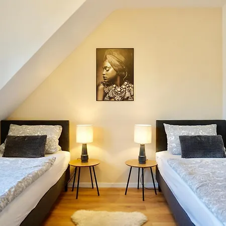 Lounge Mit Privatem Stellplatz Fuer Bis Zu 4 Personen - Stadtnah Appartement *