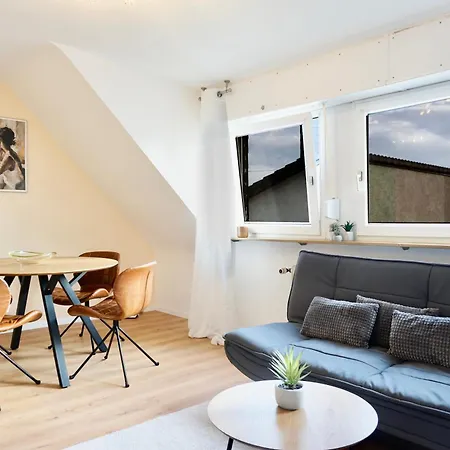Lounge Mit Privatem Stellplatz Fuer Bis Zu 4 Personen - Stadtnah Appartement